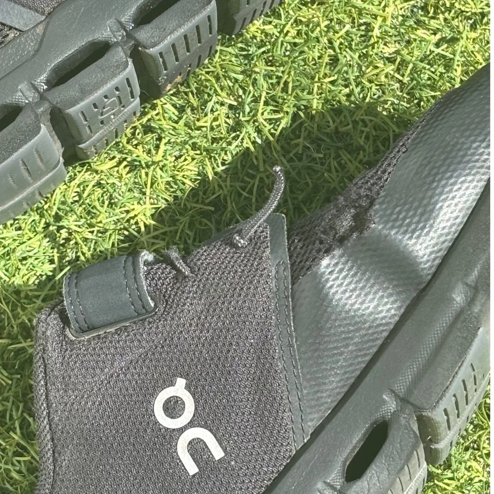 ON Cloud Play Kids Running Shoes Black Sneakers Size US K1.5 EU 33